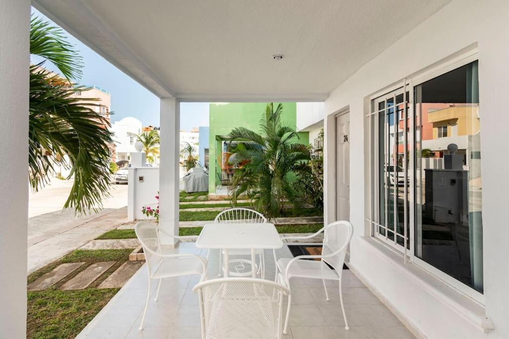 Micro Studio Perfect For Backpackers, Couples, 3 Min Drive To Playa El Nino Канкун Экстерьер фото